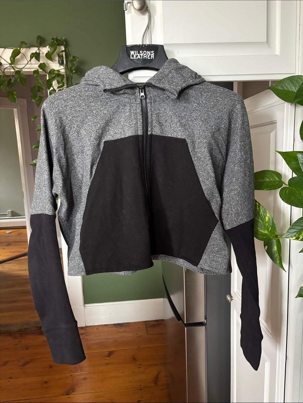 lululemon athletica Gray & Black Cropped Hooded Zip Jacket